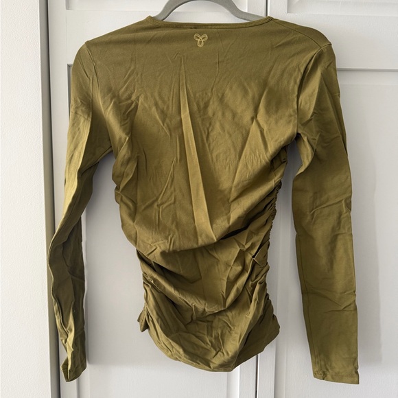 Aritzia Tna Chill Malibu Longsleeve Ancient Olive Ruched Top Size S Fitted - Picture 8 of 9